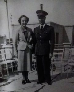 Leone Lettis in vestito militare. A suo fianco la moglie. Foto di Art Tribune