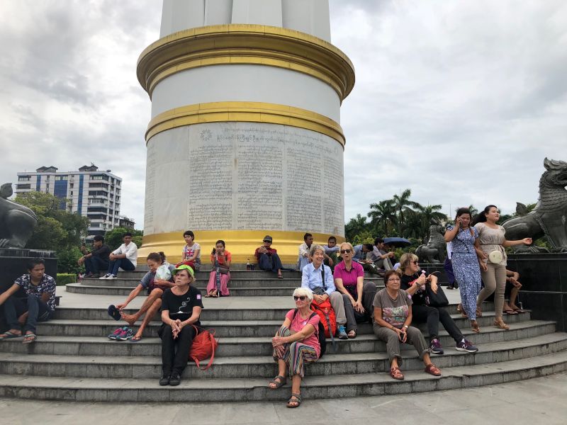 Yangon: il monumento dell'Indipendenza birmana nei Giardini di Mahabandola [Foto: GoTellGo, CC BY NC ND]