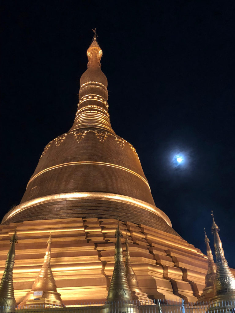 Bago, cupola della pagoda Schwemawdaw (Foto: GoTellGo, CC BY NC ND)