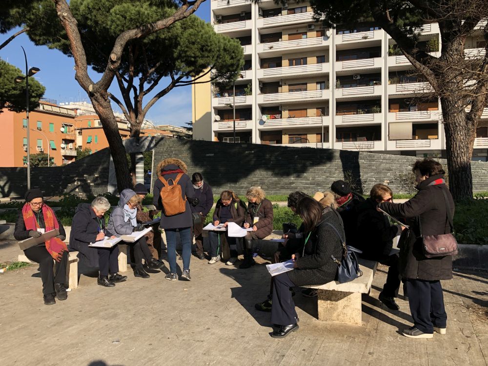 Workshop all'aperto in piazza dei Caduti della Montagnola [Foto: Associazione culturale GoTellGo, CC BY SA]