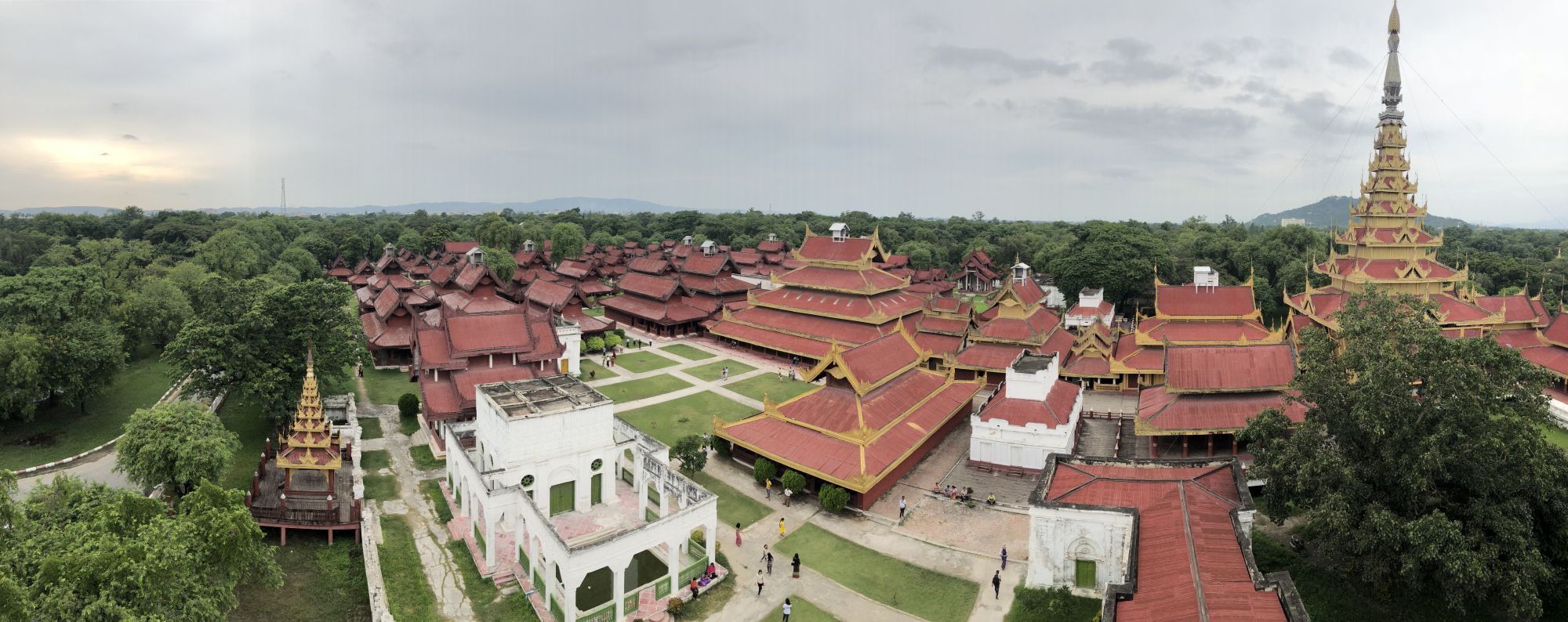 Il Palazzo reale di Mandalay visto dalla torre di guardia [Foto: Associazione culturale GoTellGo, CC BY NC ND]