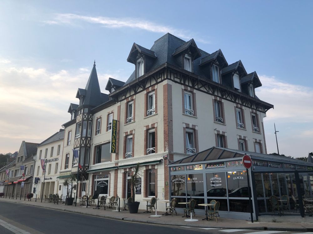 Arromanches-les-Bains, Hotel de Normandie [Foto: Associazione culturale GoTellGo, CC BY NC ND]