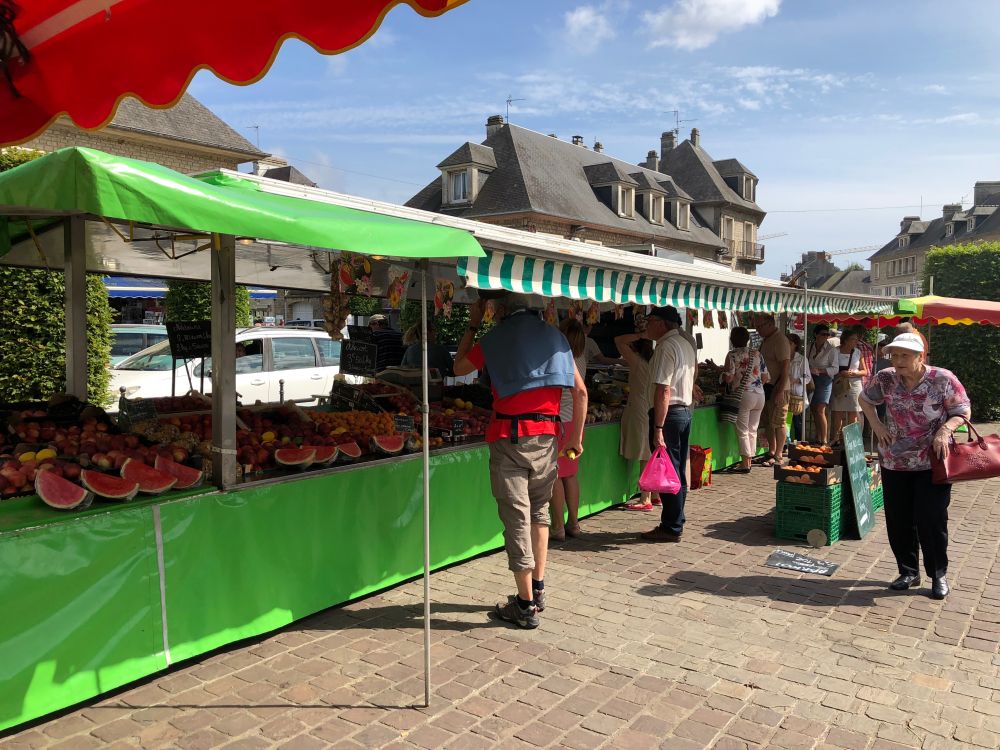 Mercato contadino di Isigny-sur-Mer [Foto: Associazione culturale GoTellGo, CC BY NC ND]