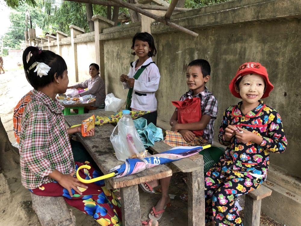 Bambini nel villaggio di Yandabo [Foto: GoTellGo, CC BY NC ND]