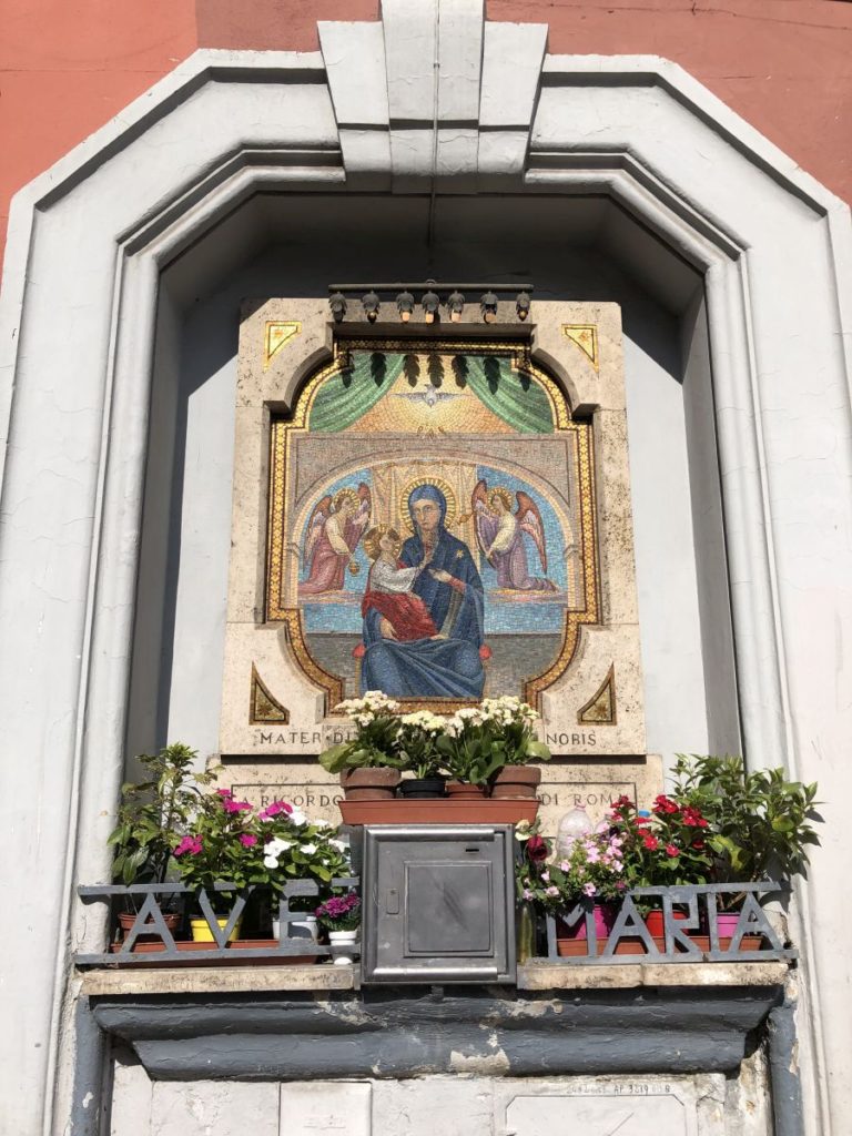 Madonna del Divino Amore a Piazza Caballini [Foto Associazione culturale GoTellGo, CC BY NC SA]
