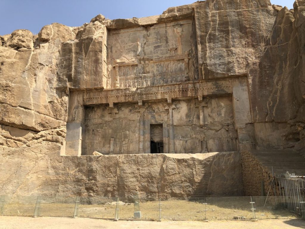 Persepolis: la tomba rupestre di Artaserse II [Foto: Associazione culturale GoTellGo, CC BY NC ND]