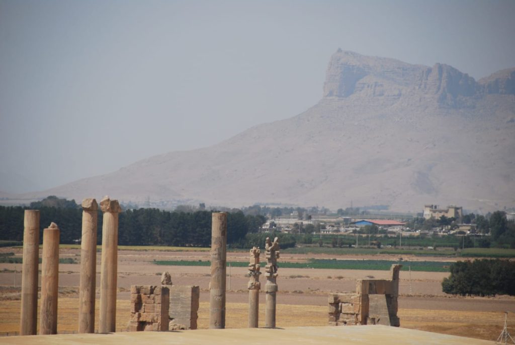 Le rovine di Persepoli ai piedi della catena degli Zagros [Foto: Laura Gianzi, CC BY NC ND]