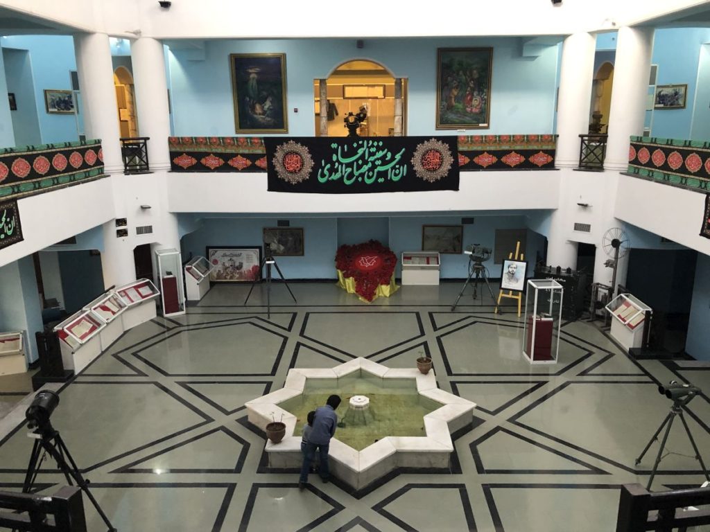 Kerman, salone centrale del Museo della Guerra [Foto: Associazione culturale GoTellGo, CC BY NC ND]