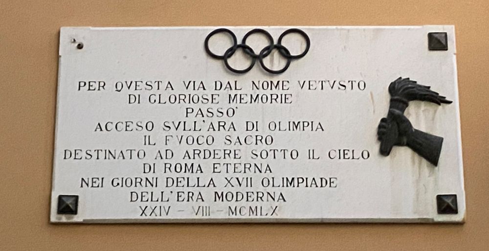 Capua, targa commemorativa della XVII Olimpiade [Foto: Associazione culturale GoTellGo, CC BY SA ND]