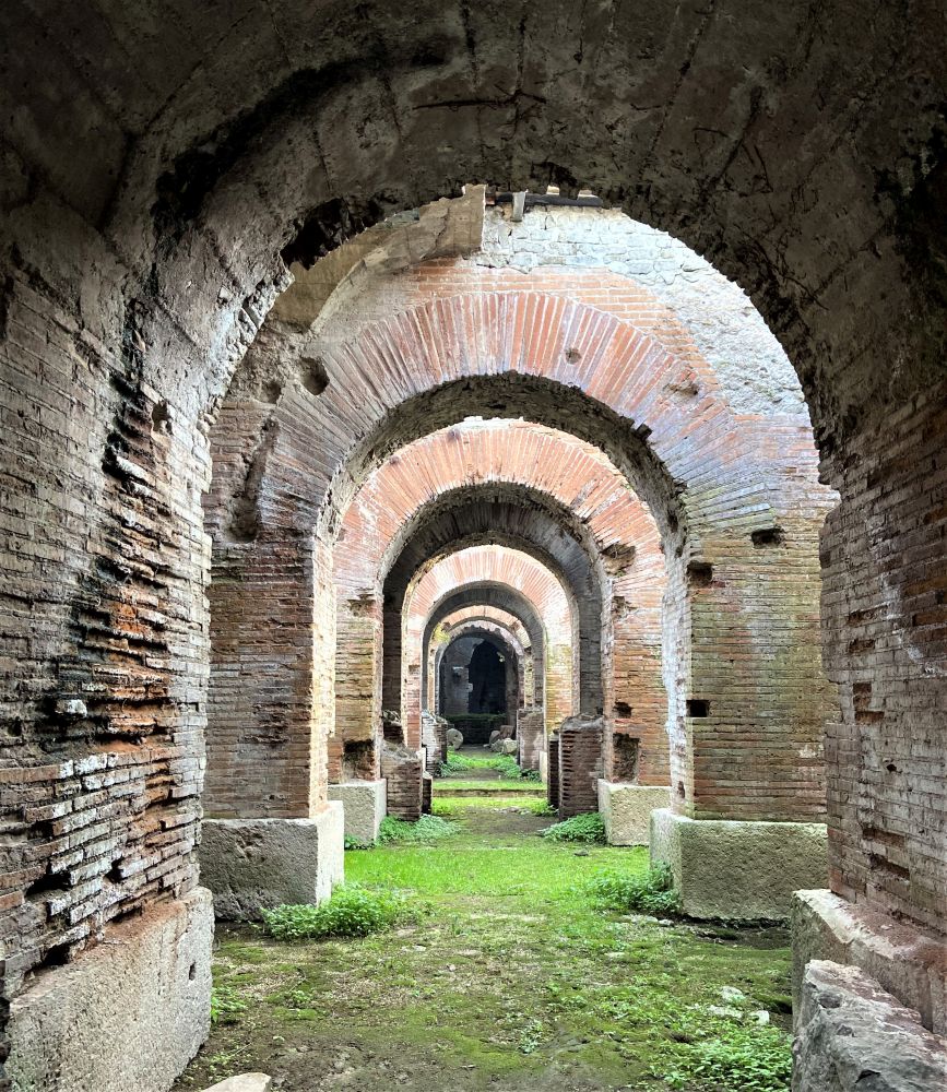 Santa Maria Capua Vetere, Anfiteatro Campano, sotterranei [Foto: Associazione culturale GoTellGo, CC BY SA ND]