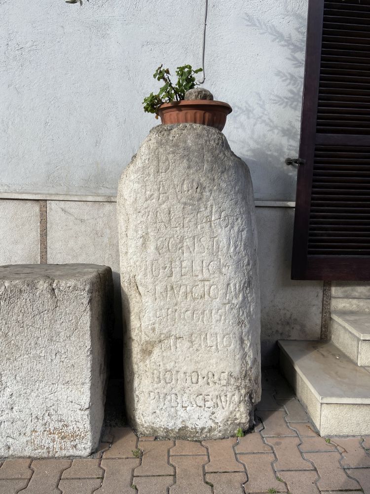 Arpaia, miliario romano [Foto: Associazione culturale GoTellGo, CC BY NC ND]