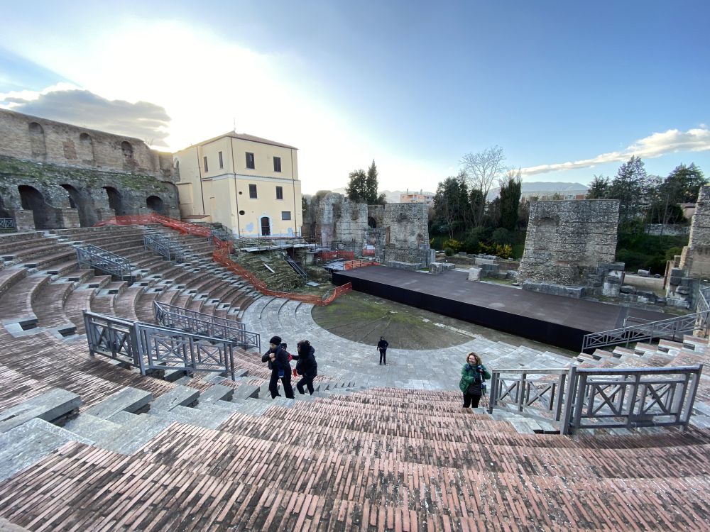 Benevento, il teatro romano (Foto: Associazione culturale GoTellGo, CC BY NC ND]