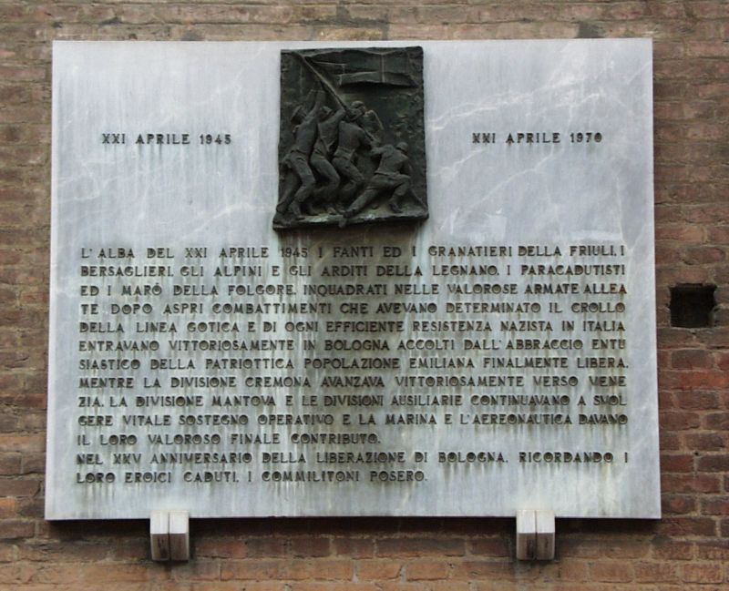 Bologna, Piazza Nettuno, Palazzo Re Enzo, Lapide celebrativa della Liberazione di Bologna 