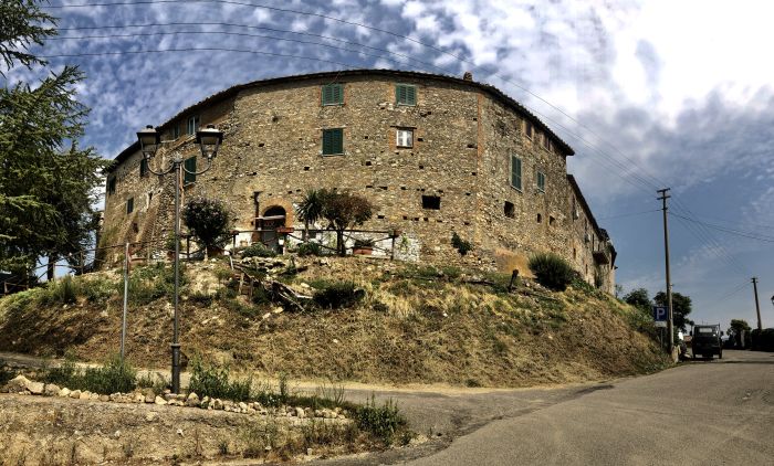 Il borgo di Cicignano [Foto: Associazione culturale GoTellGo, CC BY NC SA]