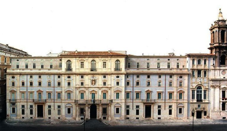 Palazzo Pamphili [Fonte: RomeOnRome, CC BY NC ND, https://romeonrome.com/files/2017/04/Palazzo_Pamphilj.jpg]