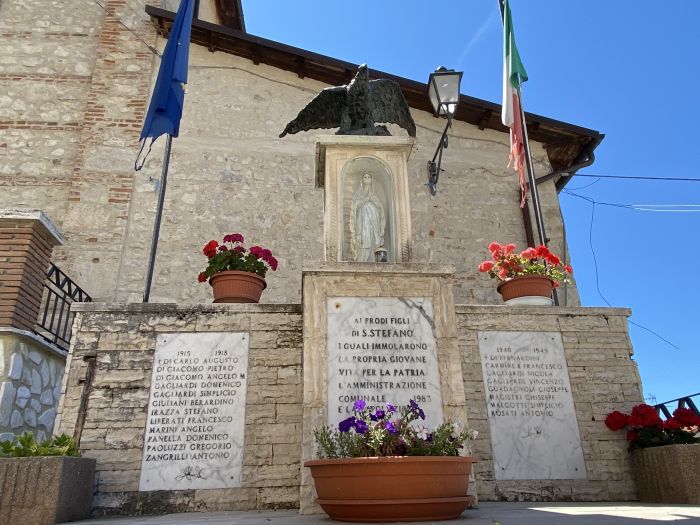 Santo Stefano: Monumento ai Caduti [Foto: Associazione culturale GoTellGo]