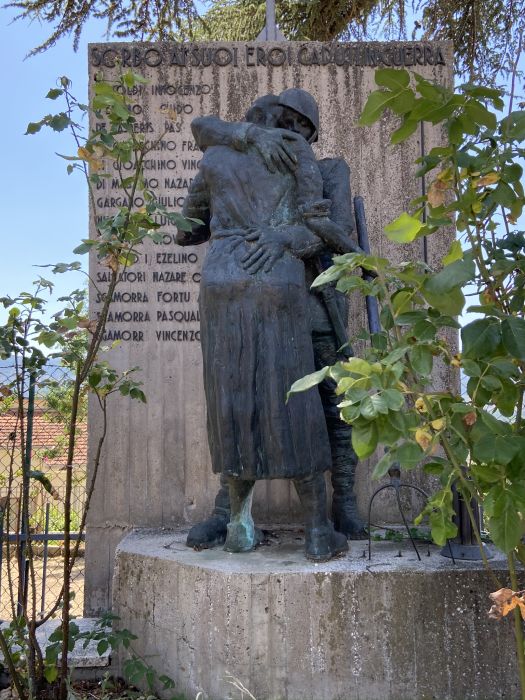 Sorbo: Monumento per i Caduti [Foto: Associazione culturale GoTellGo, CC BY NC SA]