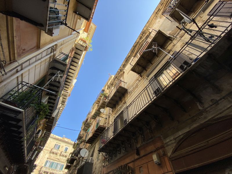 Sulla destra: il piano nobile del primo Palazzo Florio in via dei Materassai [Foto: Maria Teresa Natale, CC BY NC SA]