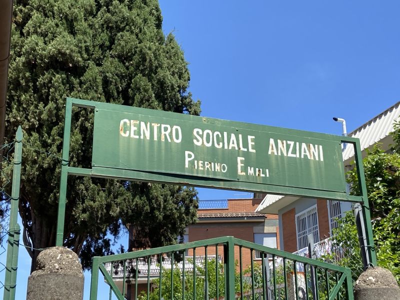 Borgata Finocchio: centro sociale anziani Pierino Emili [Foto: Associazione culturale GoTellGo / Maria Teresa Natale, CC BY NC SA]