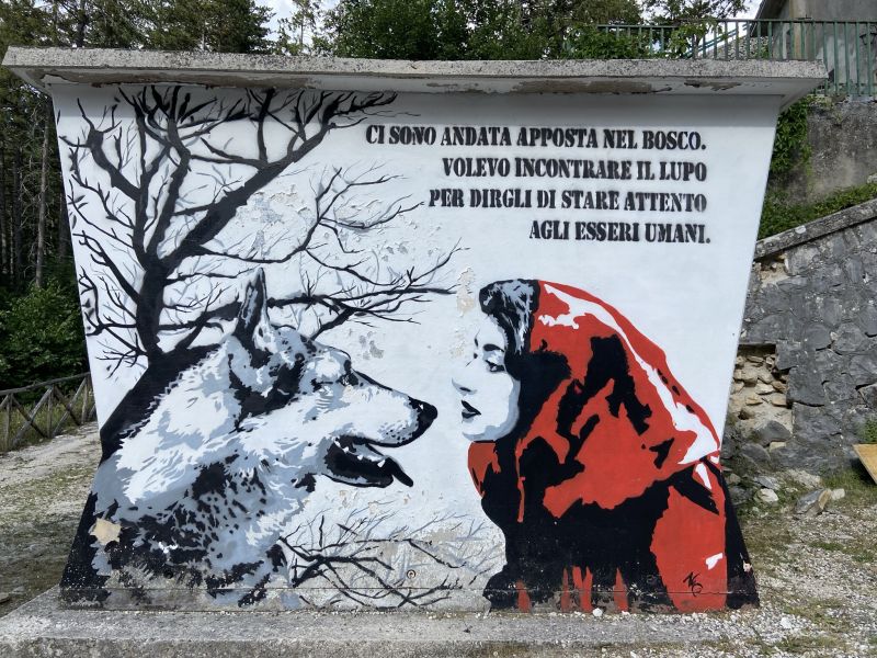 Murale a Civitella Alfedena [Foto: Associazione culturale GoTellGo / Maria Teresa Natale, CC BY NC SA]