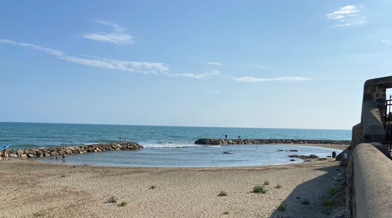 Affaccio sul mare dal parcheggio della Posta Vecchia [Foto: Associazione culturale GoTellGo / Maria Teresa Natale, CC BY NC SA]