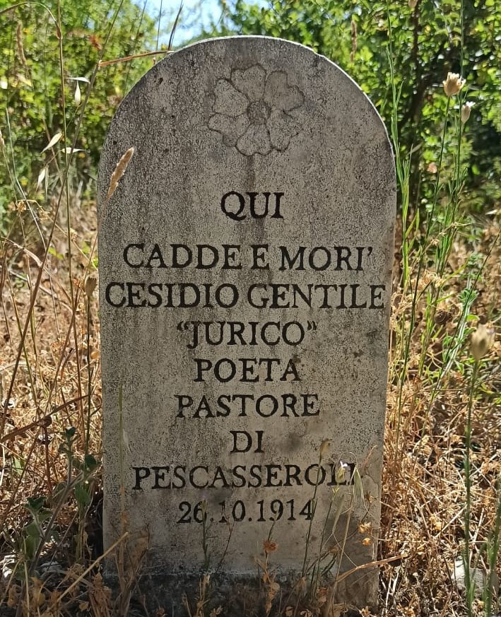 Lapide in memoria di Cesidio Gentile [Foto: Cortesia Gianluca Gallone]