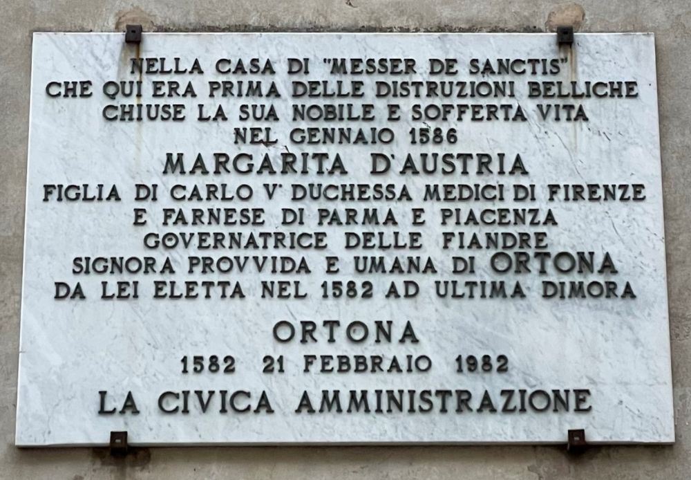 Ortona: Lapide di Margarita d'Austria [Foto: Associazione cultutale GoTellGo, CC BY NC SA / by Maria Teresa Natale]
