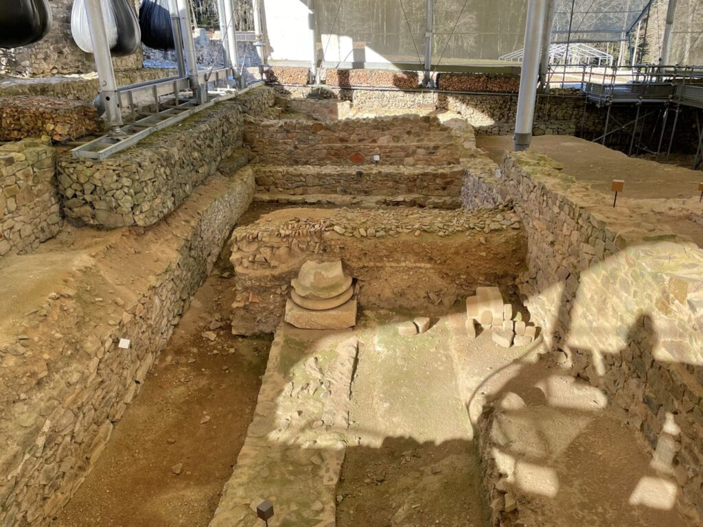 Bibracte, scavi archeologici [Foto: Associazione culturale GoTellGo / Maria Teresa Natale, CC BY NC SA]
