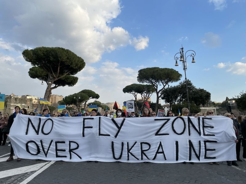 No fly zone over Ukraine, Manifestazione della comunità ucraina per la pace, Roma, 6 marzo 2022 [Foto: Associazione culturale GoTellGo / Maria Teresa Natale, CC BY]