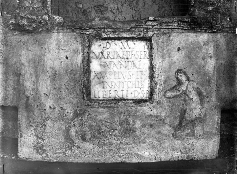 Iscrizione e dipinto della scomparsa Tomba 87 nella necropoli di Isola Sacra [Foto: Archivio ICCD] 
