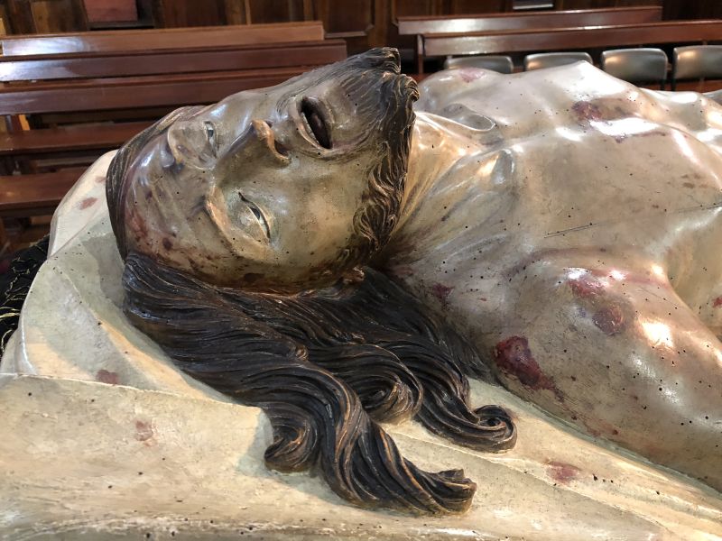 Procida, dettaglio della scultura lignea del Cristo morto di Carmine Lantriceni [Foto: Associazione culturale GoTellGo / Maria Teresa Natale, CC BY NC SA]