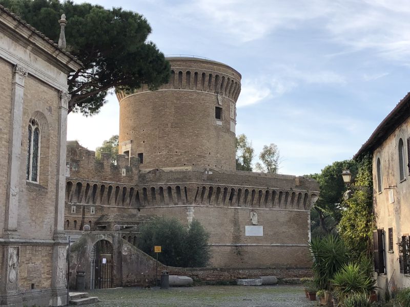 Borghetto di Ostia antica, Castello di Giulio II [Foto: Associazione culturale GoTellGo / Maria Teresa Natale, CC BY NC SA]