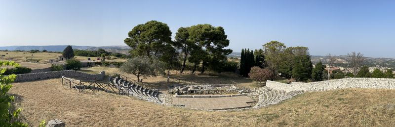 Il teatro greco di Akrai [Foto: Associazione culturale GoTellGo / Maria Teresa Natale, CC BY NC SA]