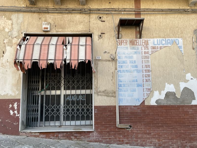 Comiso, ex macelleria "Luciano" [Foto: Associazione culturale GoTellGo / Maria Teresa Natale, CC BY NC SA]
