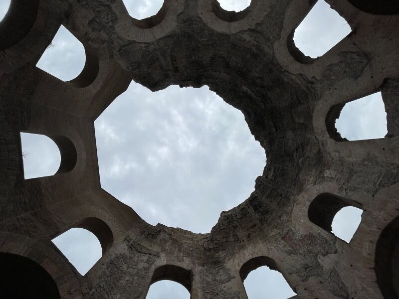 Resti della cupola del Tempio di Minerva Medica [Foto: Associazione culturale GoTellGo / Maria Teresa Natale, CC BY NC SA]