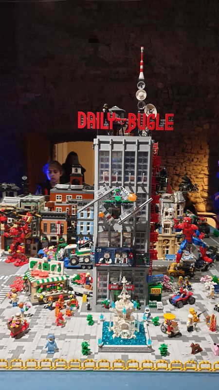Torino. Set LEGO® Daily Bugle di Spiderman esposto nella sala dedicata ai supereroi a Palazzo Barolo. Foto di Sara Moretto [CC BY NC SA]