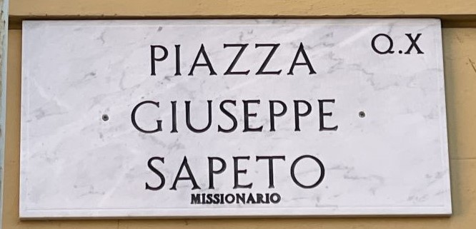 Piazza Giuseppe Sapeto [Foto Associazione culturale GoTellGo / Maria Teresa Natale, CC BY NC SA]