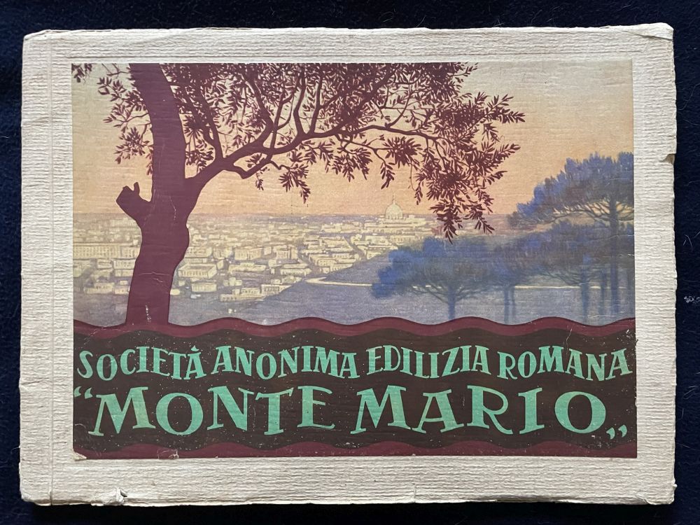 Copertina della pubblicazione "Società Anonima Edilizia Romana Monte Mario", stampata probabilmente nel 1929 a Bergamo dall'Istituto italiano d'arti grafiche [Foto: Associazione culturale GoTellGo, PD]