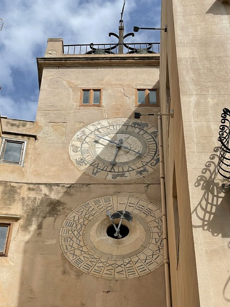 Trapani. L'orologio astronomico di Porta Oscura [Foto: Maria Teresa Natale, CC BY NC SA]