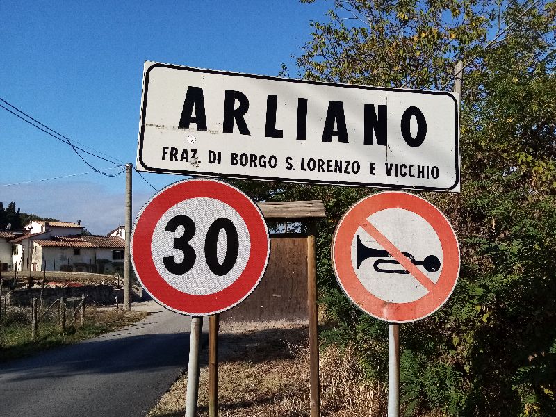 Arliano: la frazione che appartiene a due comuni [Foto: Elena Tredici, CC BY NC SA]