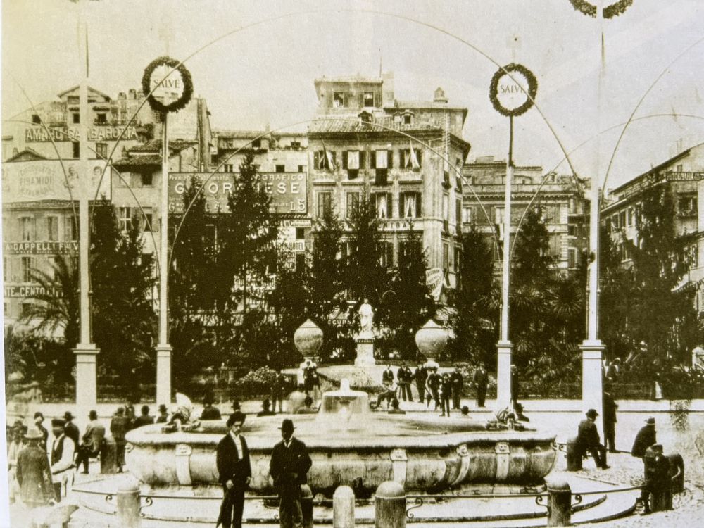 Piazza Colonna, veduta del giardino [Foto: Archivio fotografico comunale di Roma]