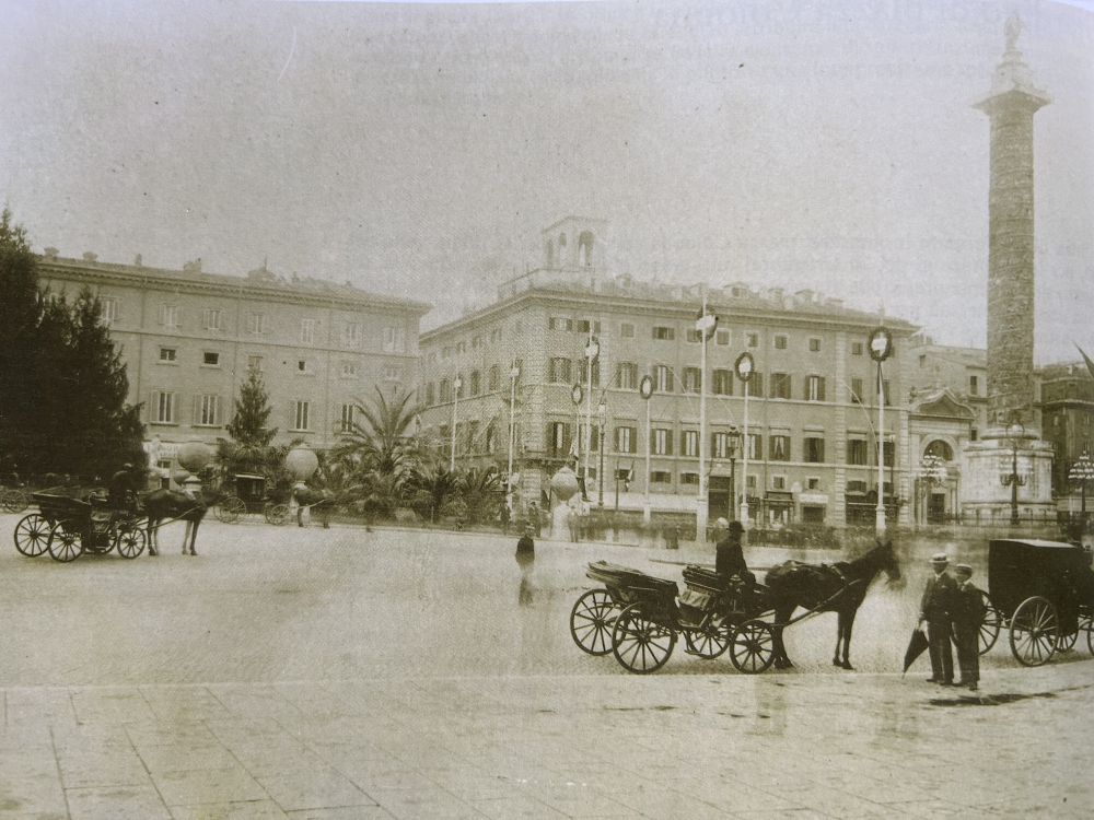 Piazza Colonna, veduta del giardino [Foto: Archivio fotografico comunale di Roma]
