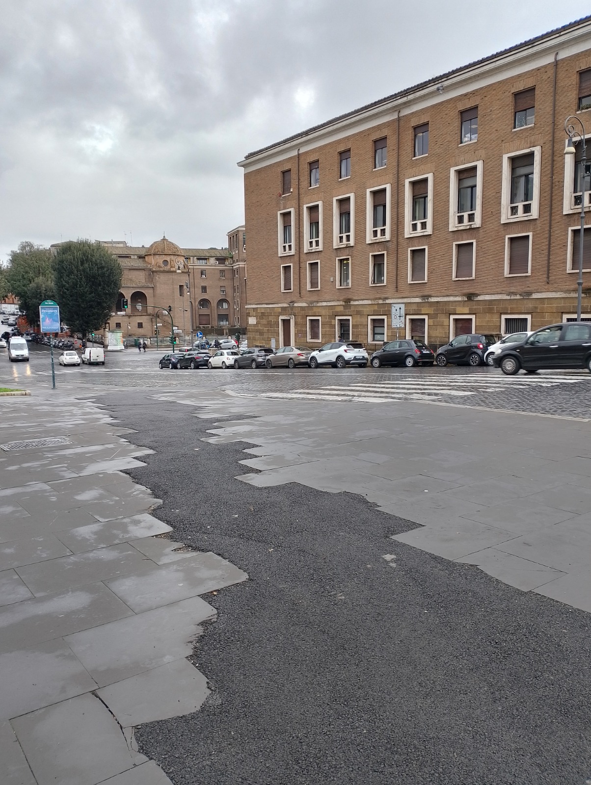 Via del Foro Olitorio, lavori stradali, gennaio 2024 [Foto: Chiara Morabito, CC BY NC SA]