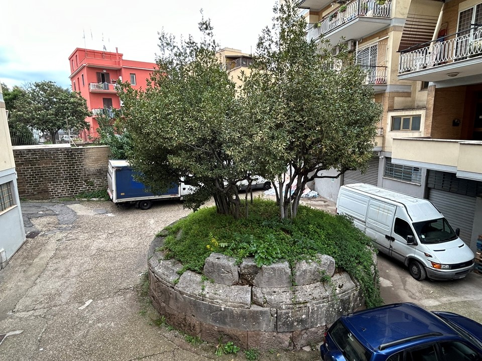 Resti di mausoleo romano in via dell'Aquila Reale [Foto: Maria Teresa Natale, CC BY NC SA]