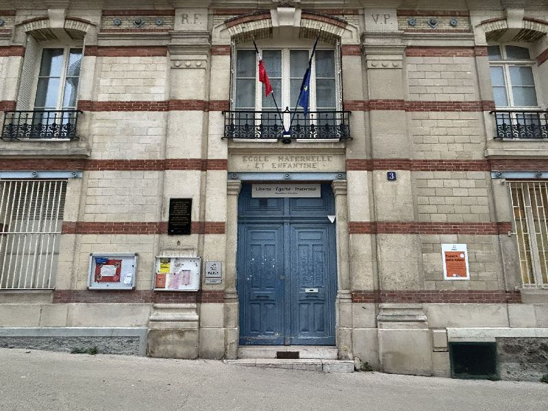 Goutte d'Or, Rue Saint-Luc, edificio scolastico [Foto: Maria Teresa Natale, CC BY NC SA]
