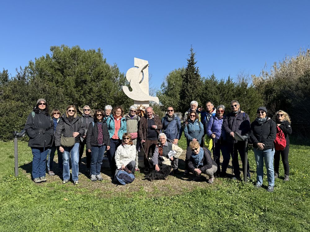 Foto di gruppo nel Parco letterario Pier Paolo Pasolini [Foto: Maria Teresa Natale. CC BY NC SA]