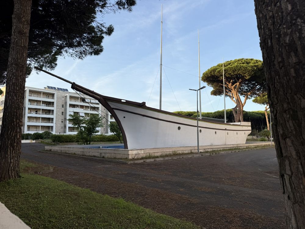 Ostia: ex Collegio navale IV novembre, dettaglio della goletta interrata [Foto: Maria Teresa Natale, CC BY NC SA]