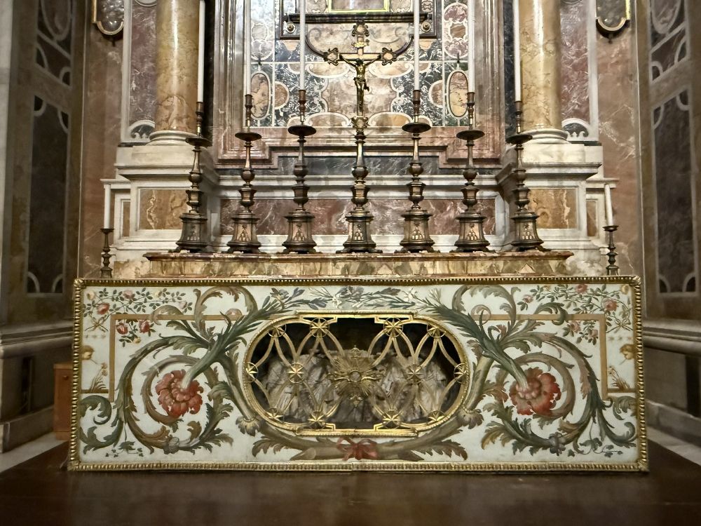 Altare delle Colonne nella Basilica di San Pietro [Foto: Maria Teresa Natale, CC BY NC SA]