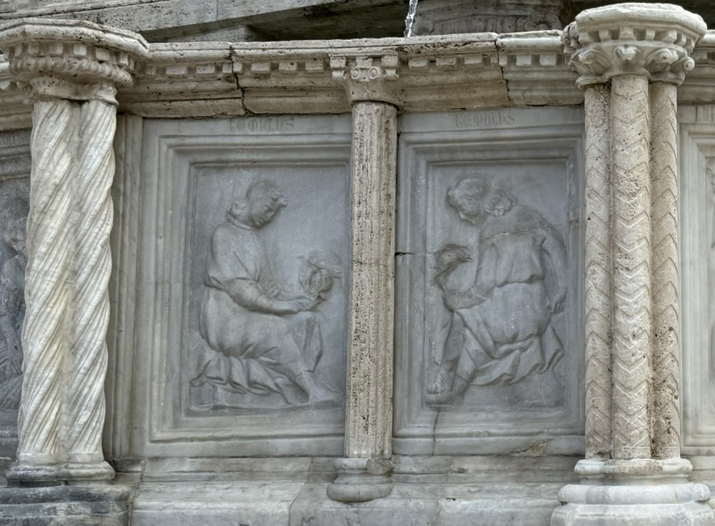 Romolo e Remo raffigurati come falconieri [Foto di Maria Teresa Natale, CC BY NC SA]