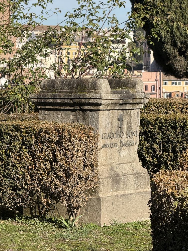 La tomba di Giacomo Boni sul Palatino [Foto: Maria Teresa Natale, CC BY-NC-SA]